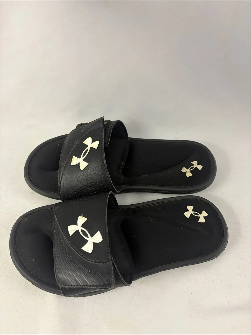 Under Armour Slides Boys Sz 4Y 4D‎ Foam Black White Sandals